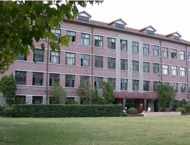 2024年上海戏剧学院多少钱