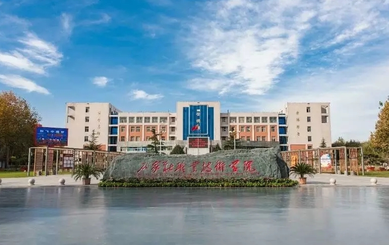 河北2024年女生学什么铁路学校好