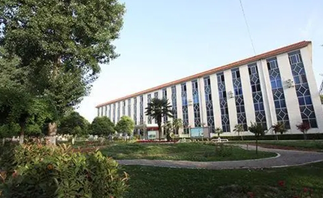 陕西2024年男生读什么铁路学校好