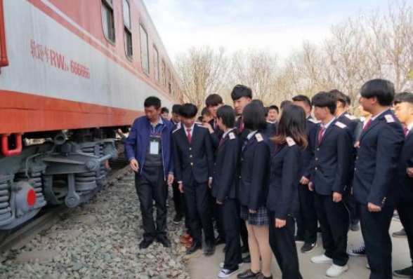 陕西2024年女生读铁路学校好不好