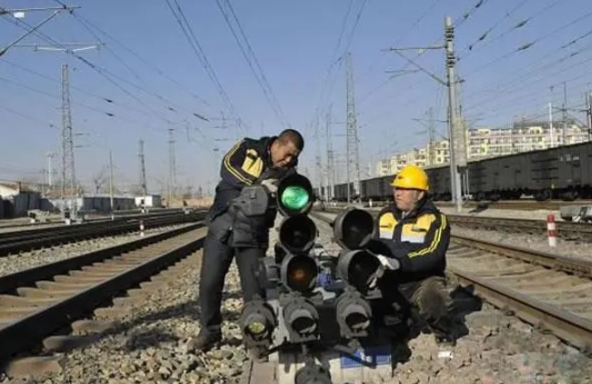 贵州2024年男生在铁路学校学什么好