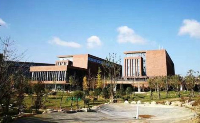 贵州2024年男生读什么铁路学校