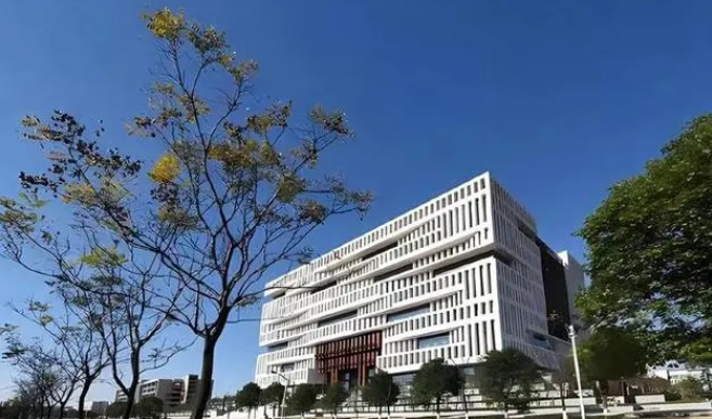 江苏2024年初中生女生读什么铁路学校好