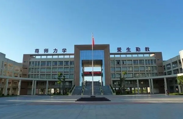 2024铜梁二中多少钱(学费明细)