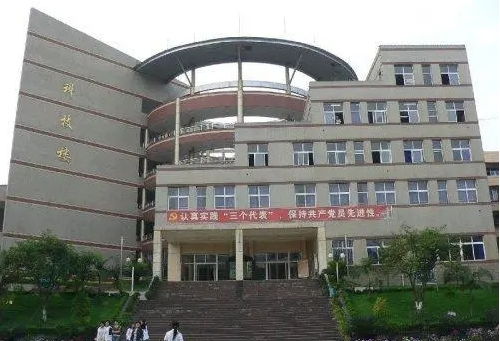 2024重庆市荣昌中学校多少钱(学费明细)
