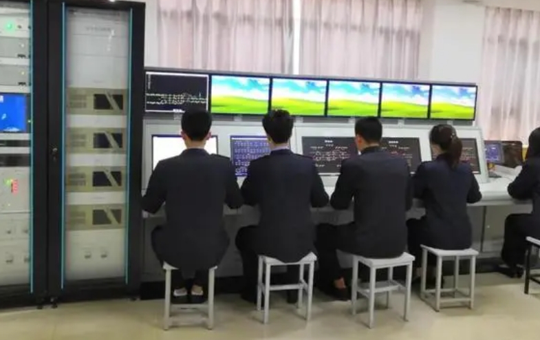 湖北2024年男生上铁路学校学什么好