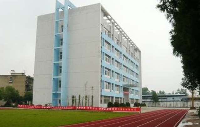 湖北2024年女生读什么铁路学校好