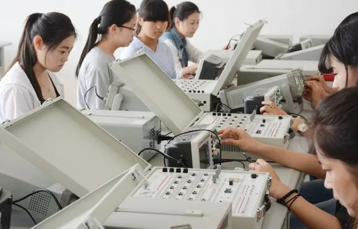 湖北2024年女生读铁路学校好不好