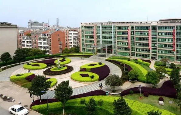 湖北2024年女生学什么铁路学校好