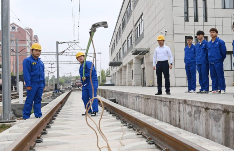 湖北2024年中专铁路学校可以考大专吗