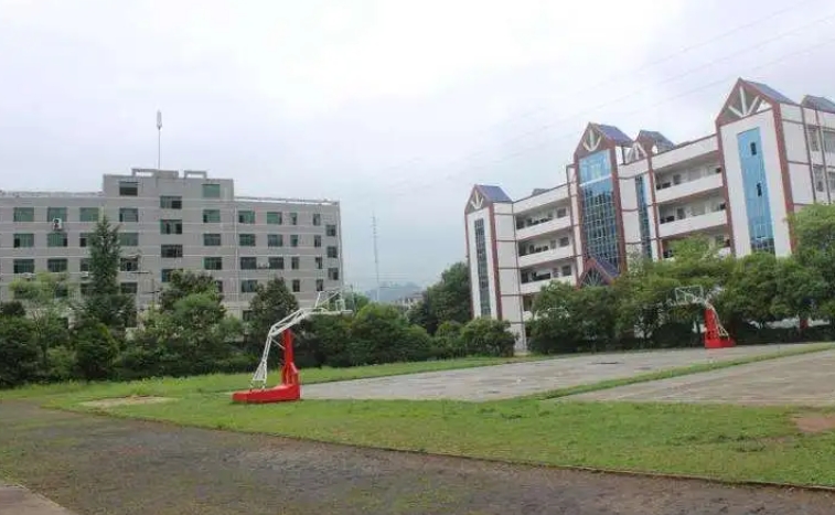 湖南2024年初中生可以读什么铁路学校