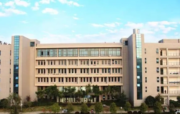 湖南2024年女生初中毕业上铁路学校