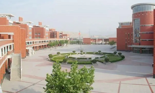 晋州市第一中学地址，乘车路线