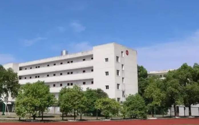 湖南2024年中专铁路学校可以考大专吗