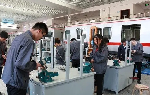 广东2024年初中生可以去铁路学校吗