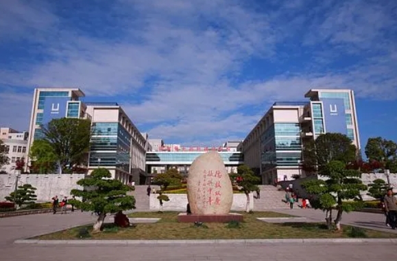 2024藁城区新冀明中学多少钱(学费明细)