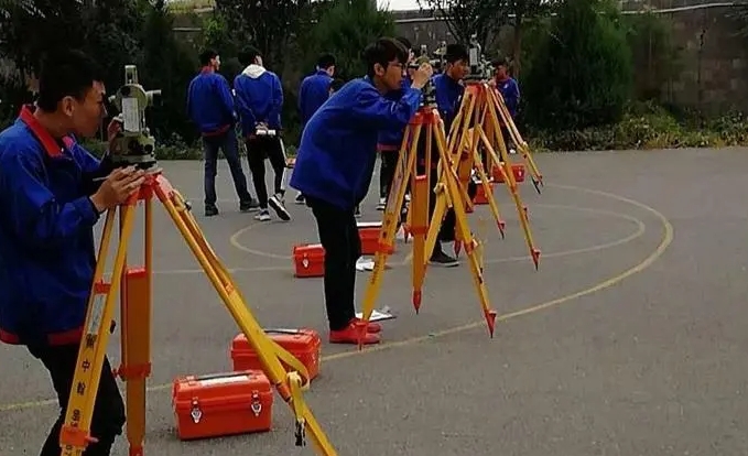 河南2024年适合男生的铁路学校专业