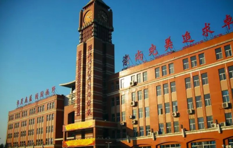 河北保定外国语学校地址，乘车路线