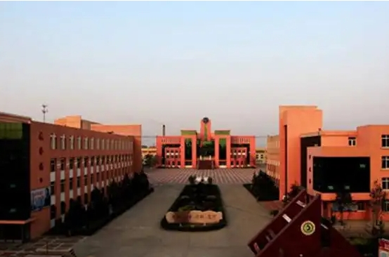 2025保定市清苑区李庄中学多少钱(学费明细)