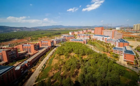 云南2025年初中生可以读什么铁路学校