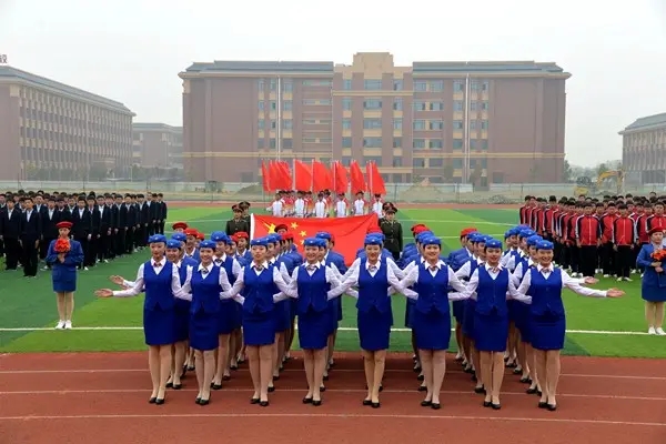 四川2025年女生在铁路学校学什么好
