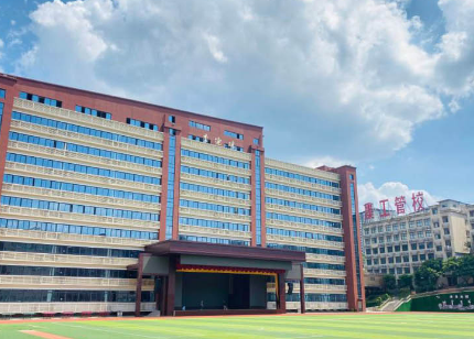 重庆2025年没有毕业证可以读铁路学校吗