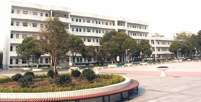 江苏2025年男生上铁路学校学什么好
