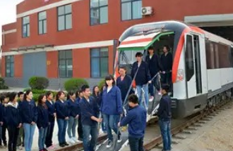 重庆2025年去读铁路学校学什么对以后好一点