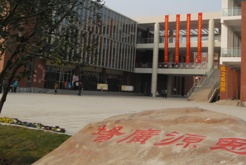 江苏2025年女生读铁路学校学什么专业好