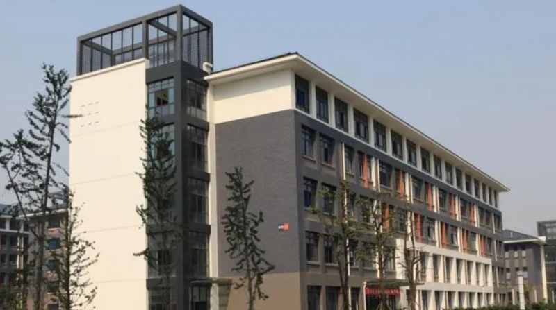 江苏2025年中学毕业读什么铁路学校