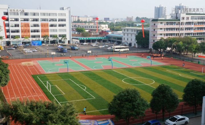 广西2025年初中生上铁路学校好吗