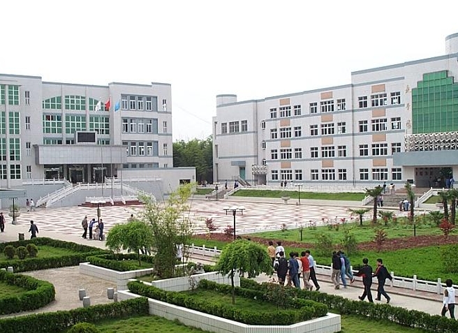 宣化第二中学地址，乘车路线