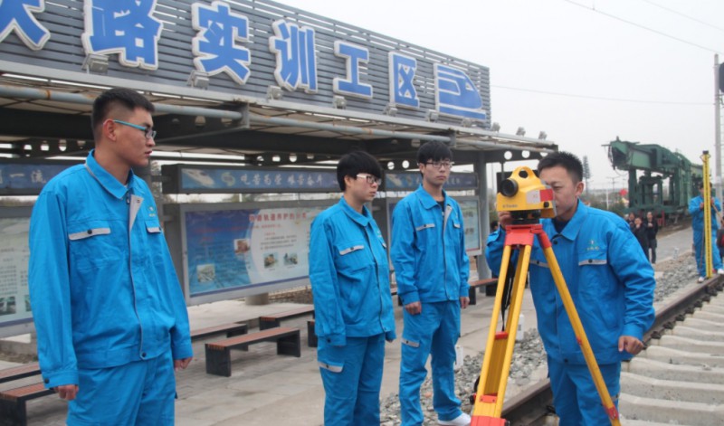 陕西2025年铁路学校好还是职高好