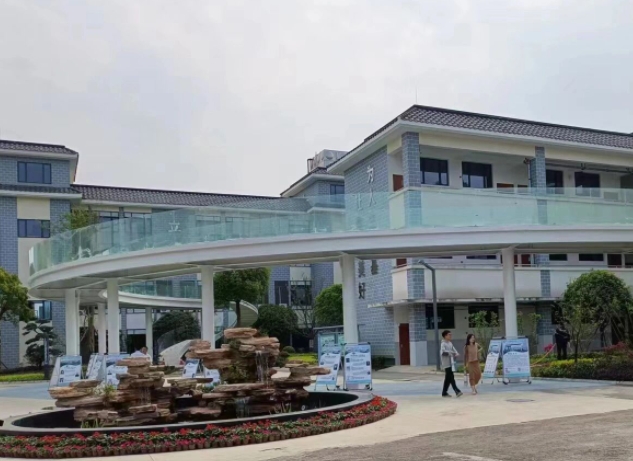 成都天翼高级中学地址，乘车路线