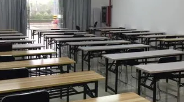 肇庆工业贸易学校举行2024-2025学年第一学期“文明班级”、“文明/最美宿舍”、“三好学生”和“2024年度国家奖学金”颁奖仪式