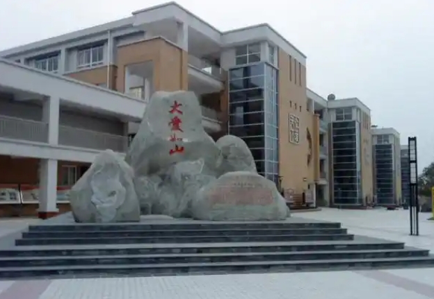 2025八一聚源高中多少钱(学费明细)