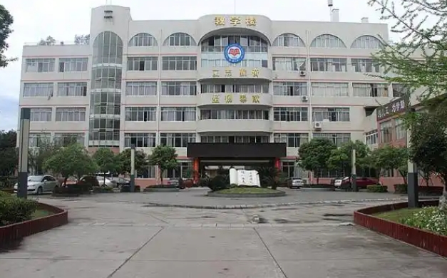 2025邛崃二中多少钱(学费明细)