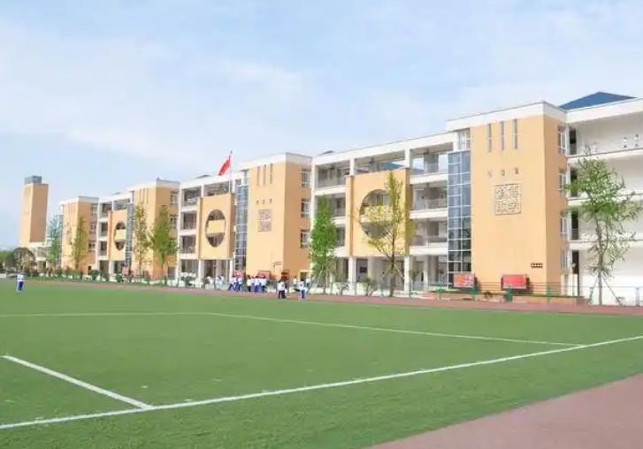 都江堰聚源中学地址，乘车路线