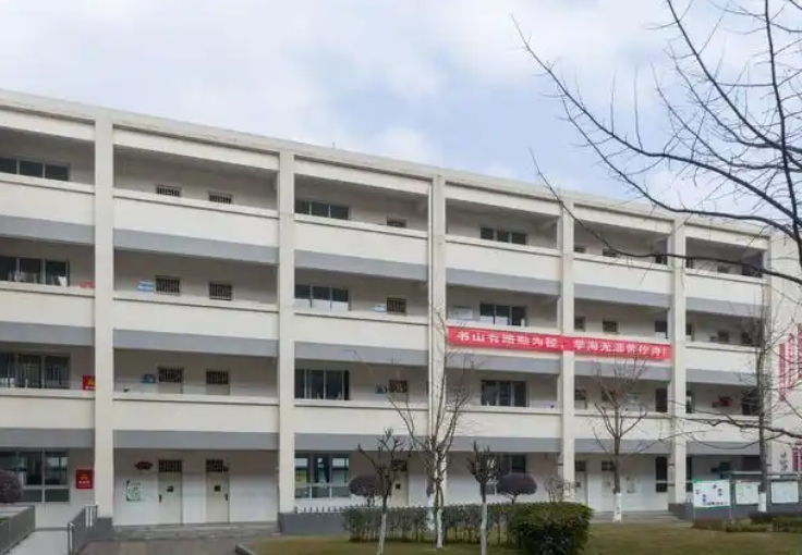 崇州市江源镇中学地址，乘车路线