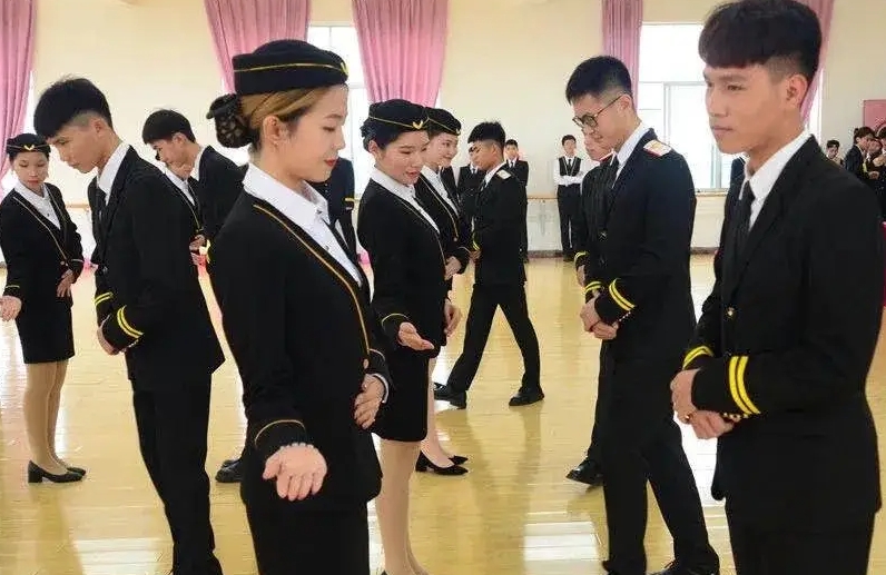 安徽2025年职高好还是铁路学校好