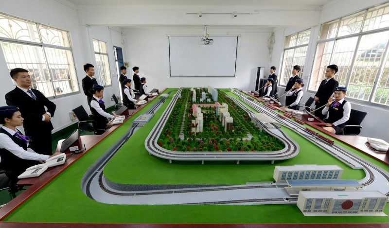 安徽2025年中专铁路学校怎么考大专