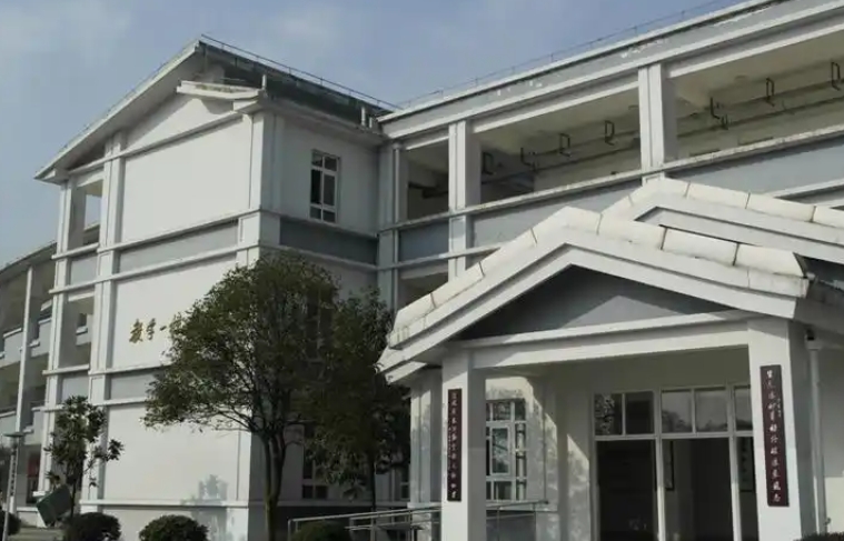 都江堰市天马镇中学招生简章2025年