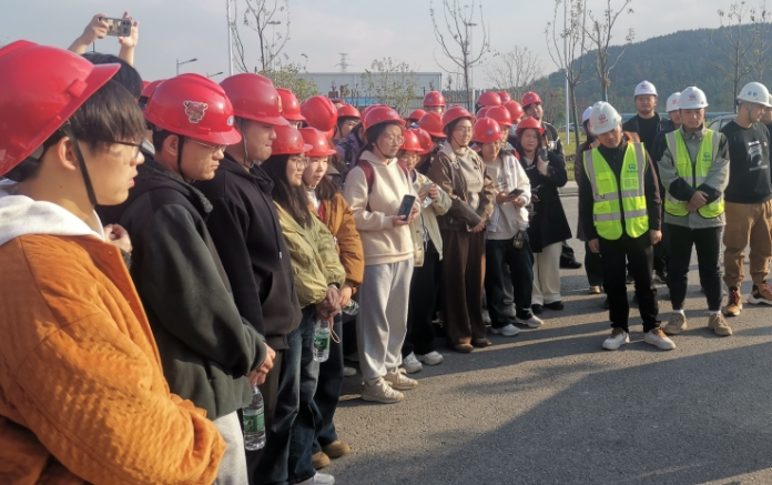 甘肃2025年女生初中毕业上铁路学校