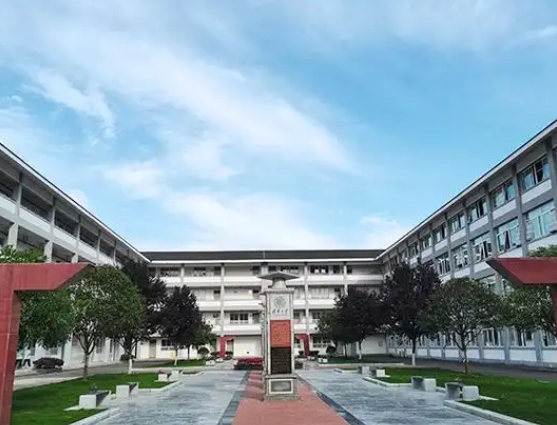 2025四川省都江堰市第四中学多少钱(学费明细)