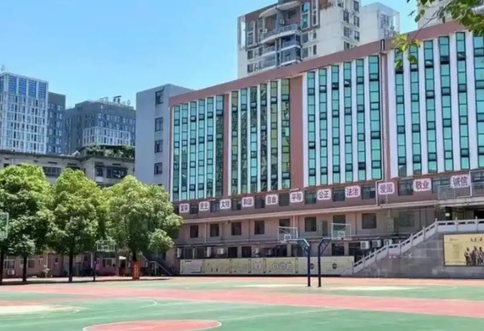 四川省都江堰市第四中学怎么样、好不好