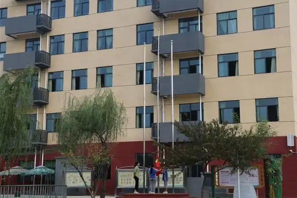 成都市青白江区龙王中学地址，乘车路线